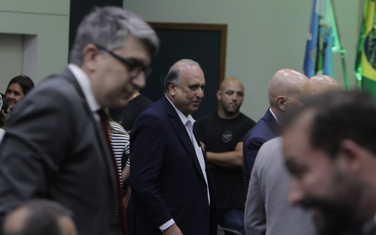 Cerimônia de passagem de gestão na Polícia Civil, na foto, o Ex-governador Pezão. Nesta segunda-feira (02). - Marcos Porto/Agência O Dia