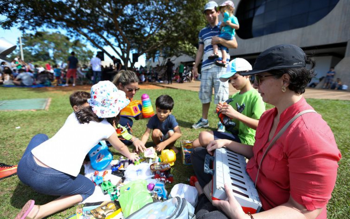 Dia da Criança deverá reunir pais e filhos em várias cidades do país