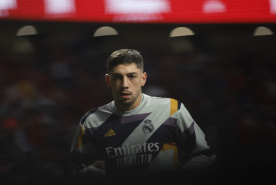 Real Madrid acerta renovação de contrato de volante com multa bilionária