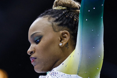 Mundial de ginástica: Rebeca Andrade se garante em quatro finais e Flavia Saraiva em duas