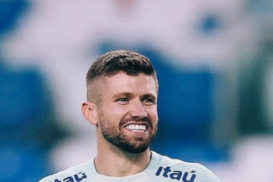 Fora da Seleção, Caio Henrique é operado com sucesso na França