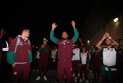 Guga recebe nova chance em decisão e enaltece apoio da torcida no embarque