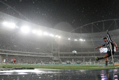 Botafogo afirma ter resolvido problema que derrubou luz do Nilton Santos