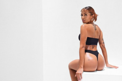 Anitta exibe bumbum ao posar para marca de lingerie de Rihanna