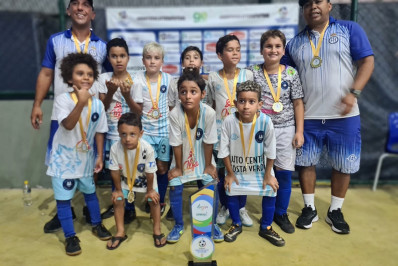 Escolinha Real Lobo é bicampeã do Festival Dente de Leite de Futsal