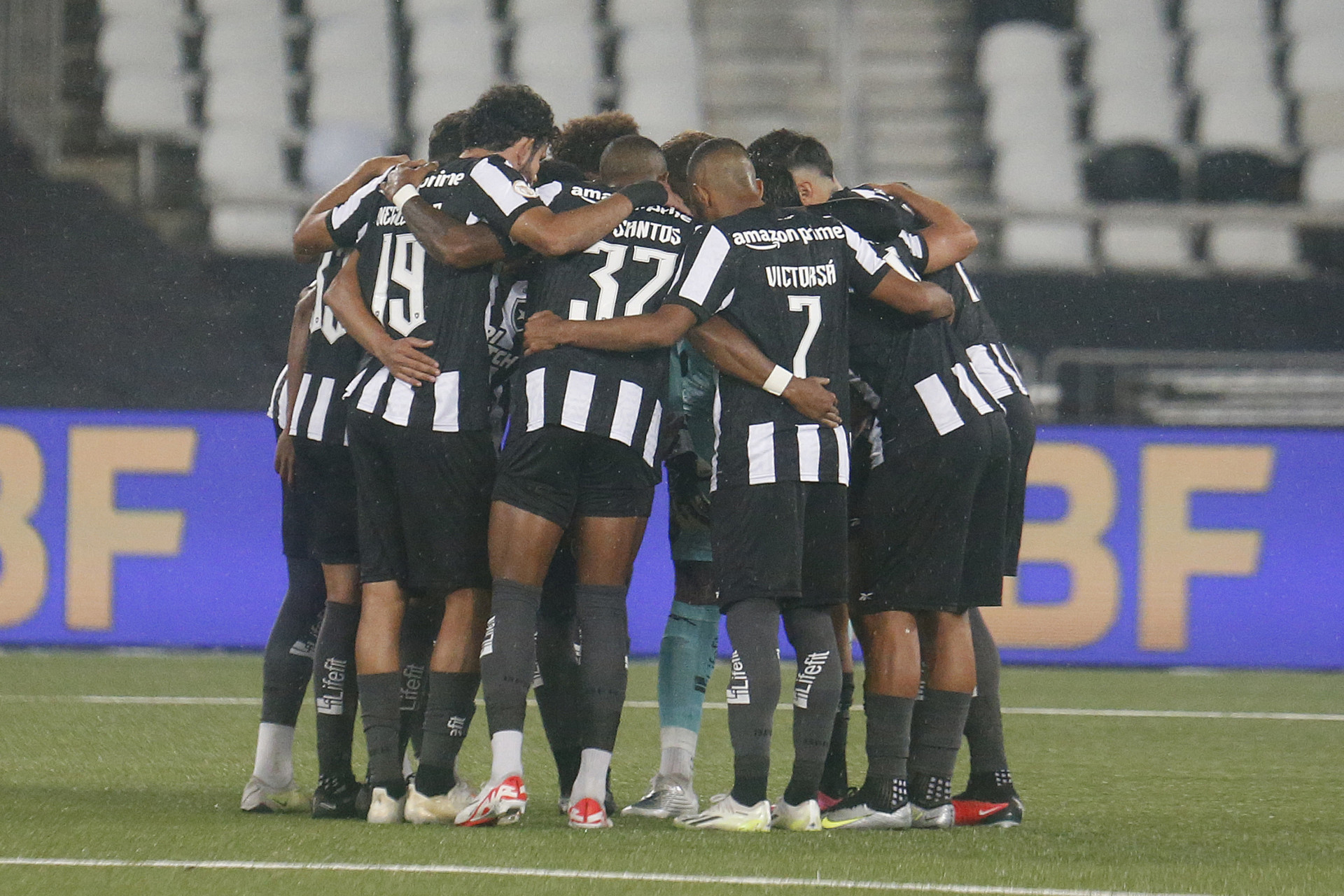 Partida entre Botafogo x Goiás pelo Campeonato Brasileiro no Estádio Nilton Santos, na noite desta segunda-feira (02). - Vitor Silva/BOTAFOGO