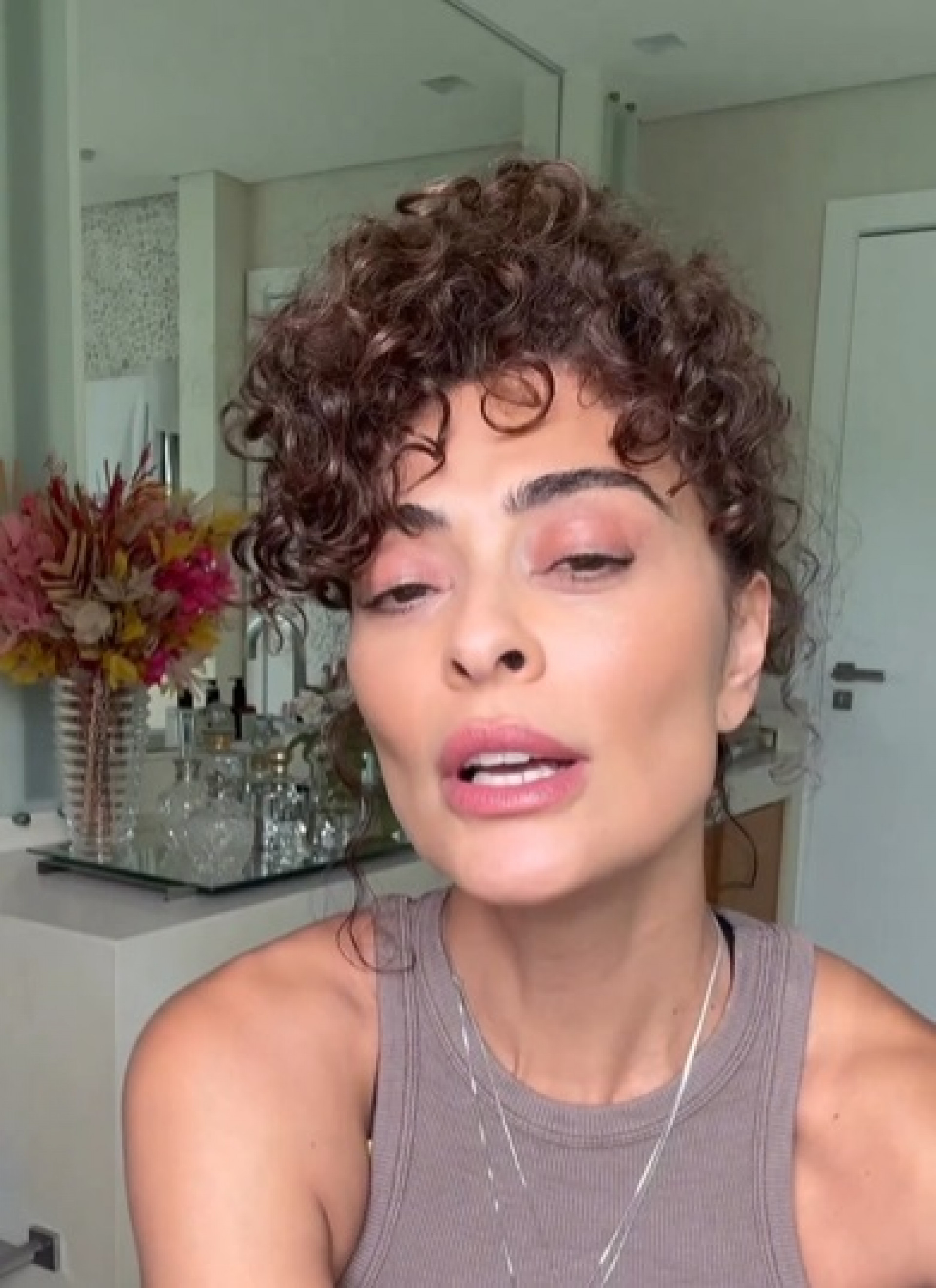 Juliana Paes desmente boatos sobre seu estado de saúde e revela internação  do pai | Celebridades | O Dia