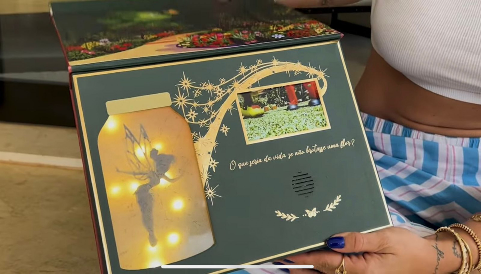 Virginia Fonseca mostra convite de luxo do aniversário de 1 ano da filha caçula - Reprodução / Youtube 