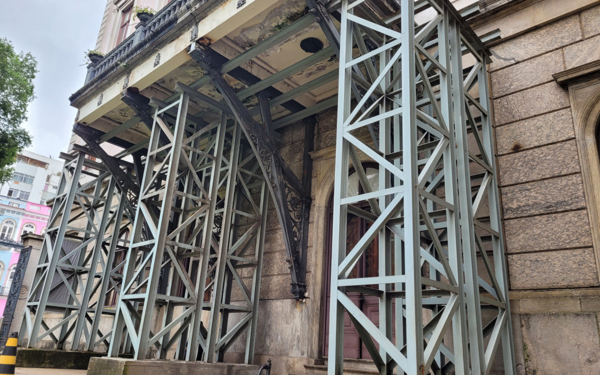 Estrutura sustenta marquise do Pal&aacute;cio do Catete, na Zona Sul do Rio - Beatriz Perez/ Ag&ecirc;ncia O DIA