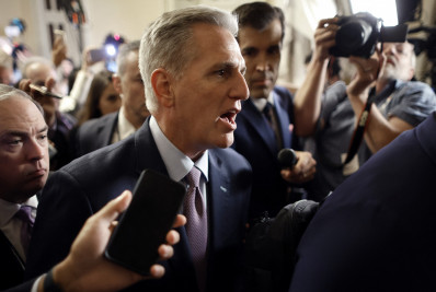 Pedido de destituição de McCarthy como líder da Câmara dos EUA deve ser votado nesta terça