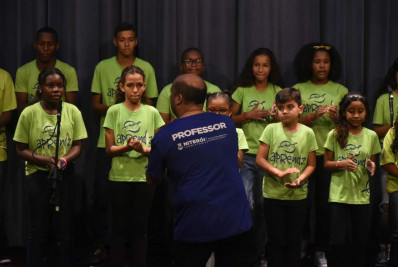 Famílias dos alunos do Aprendiz Musical se encontram no Horto do Fonseca