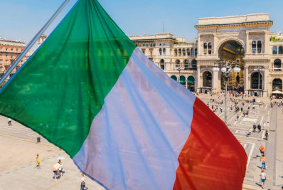 Ônibus cai de ponte e deixa vítimas em Veneza
