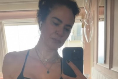 Ofegante, Luciana Gimenez exibe abdômen definido após treino pesado: 'Na função' 