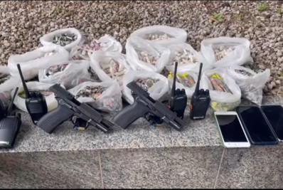 PM prende seis suspeitos com armas e drogas em Belford Roxo