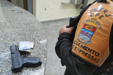 PM prende em flagrante dupla de assaltantes na Avenida Brasil