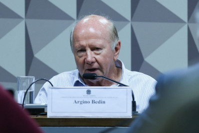 Suspeito de bancar atos golpistas, empresário fica em silêncio na CPMI