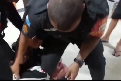 Vídeo mostra policial agredindo homem imobilizado em Saquarema