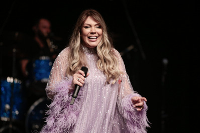 Após luta contra o câncer, Simony retorna aos palcos