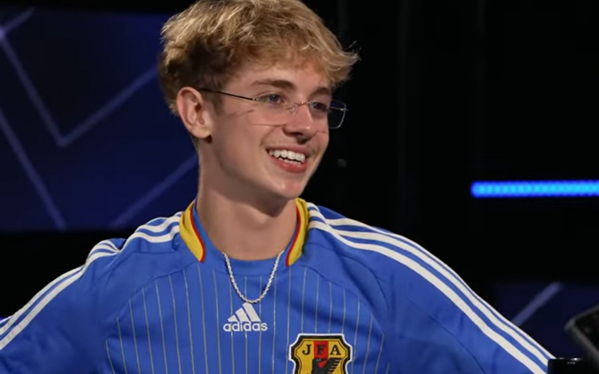 Juliano Floss conta curiosidades sobre Anitta - Reprodução de vídeo 