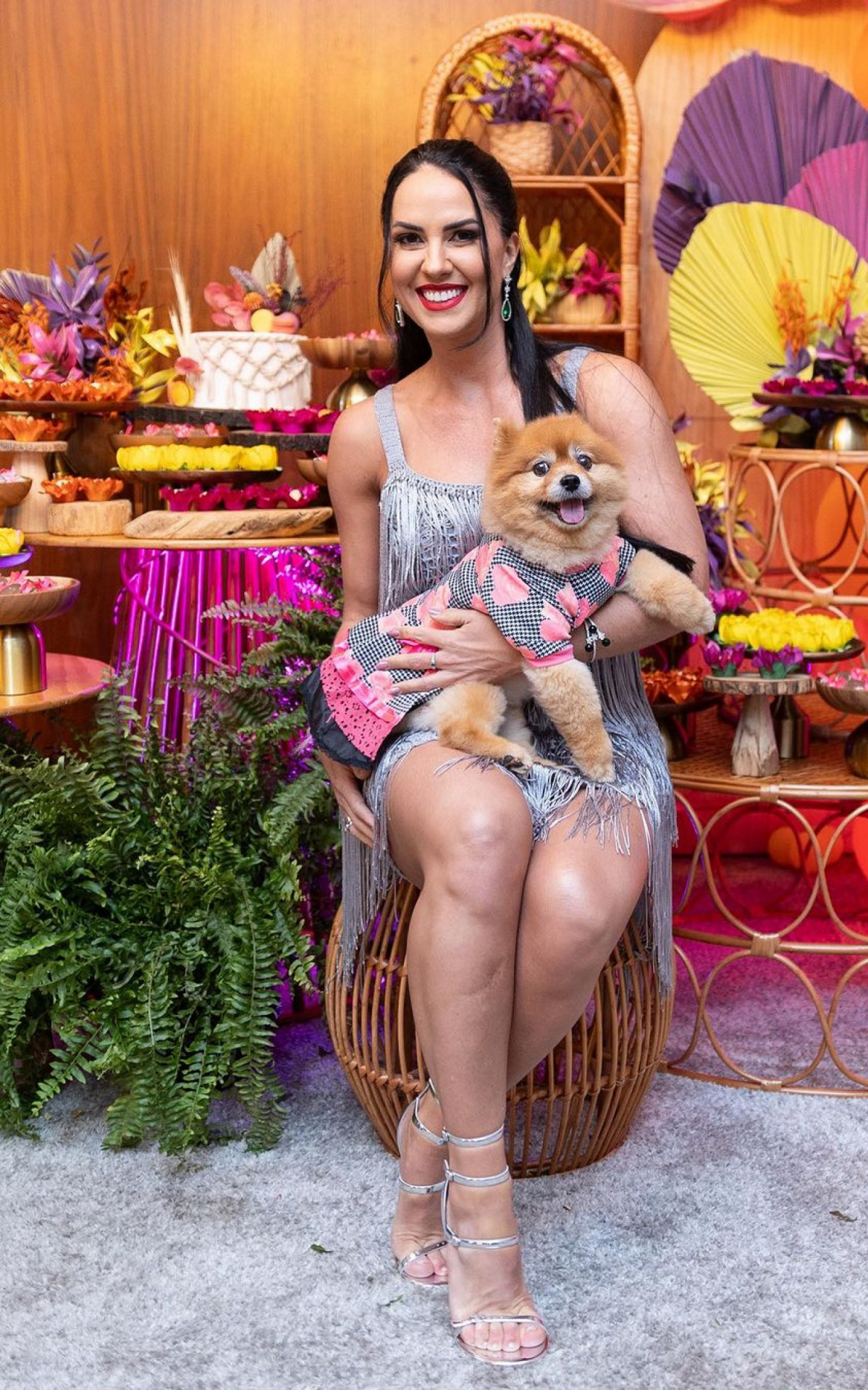 Graciele Lacerda posa com um dos cachorrinhos da família - Reprodução/Instagram