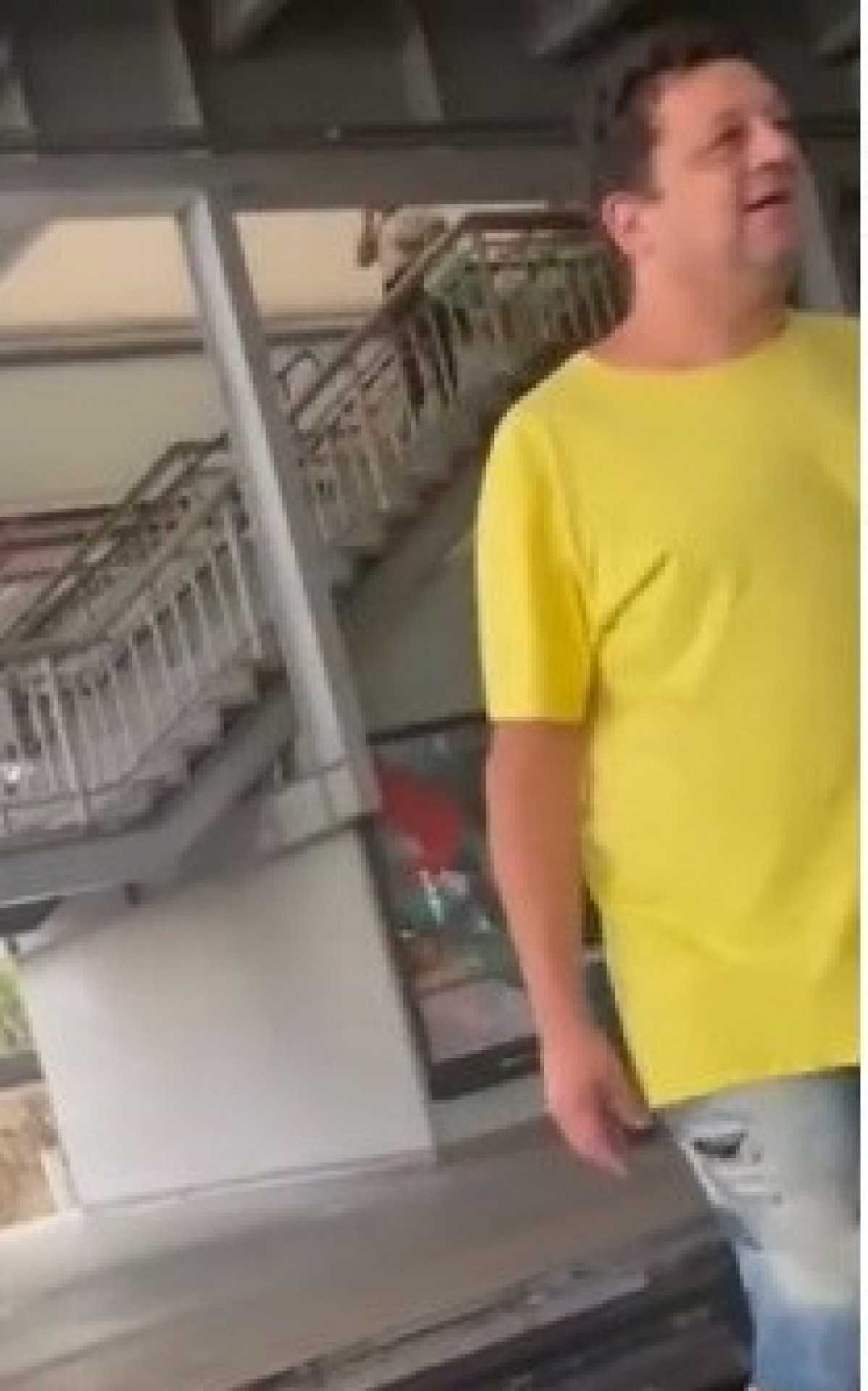 Homem &eacute; flagrado proferindo discurso racista em plataforma de trem de Deodoro - Reprodu&ccedil;&atilde;o