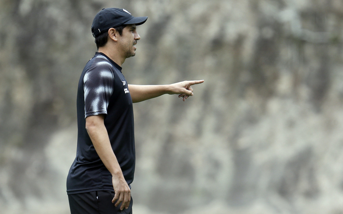 Lucio Flavio em treino do Botafogo