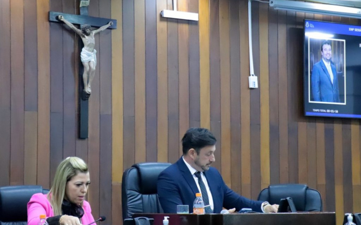 Roberto Jesus durante sessão na Câmara Municipal de Cabo Frio
