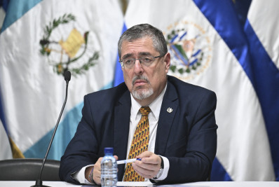 Presidente eleito denuncia 'golpe de Estado em câmera lenta' na Guatemala