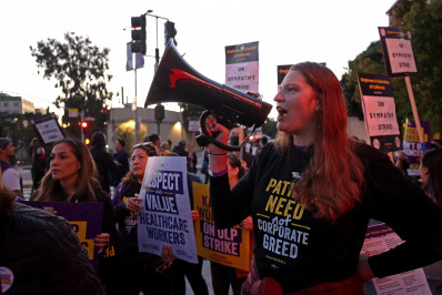 Trabalhadores da saúde iniciam greve de três dias nos EUA