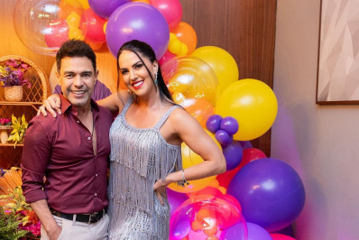 Graciele Lacerda abre álbum de festa de aniversário de 43 anos