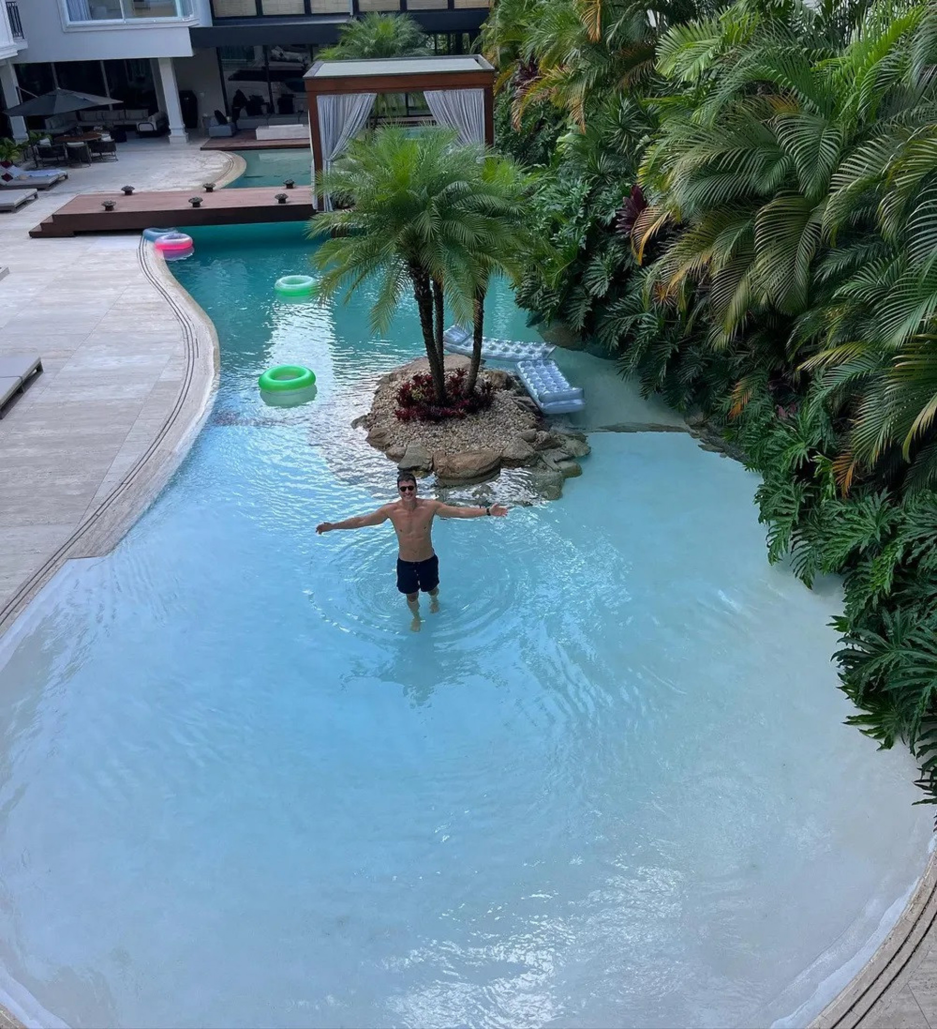 Rodrigo Faro se recusa a pagar R$ 400 para profissional limpar sua piscina - Reprodução Internet