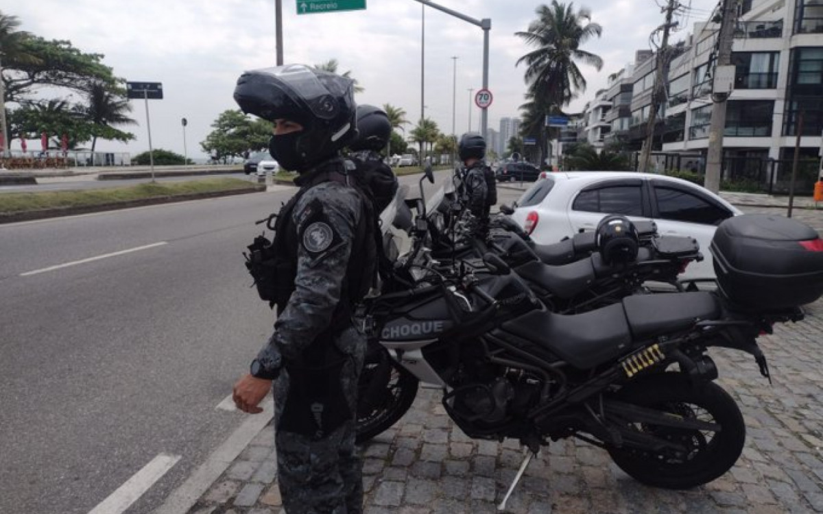 PM aumentou policiamento na orla da Barra da Tijuca após morte de três médicos em um quiosque