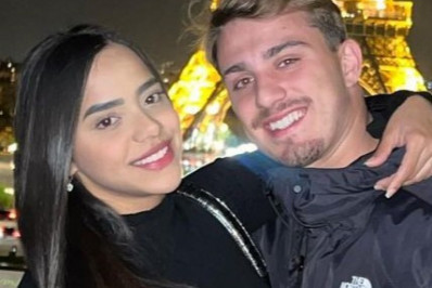 Mariely Santos, das Gêmeas Lacração, é pedida em casamento em Paris