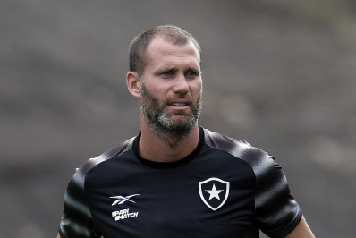 Joel Carli prega trabalho após assumir função de auxiliar técnico do Botafogo: 'Buscar nossos objetivos'