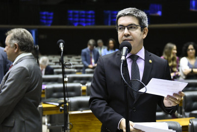 Randolfe diz que propostas de limitar poderes do STF são retaliação da extrema direita à Corte