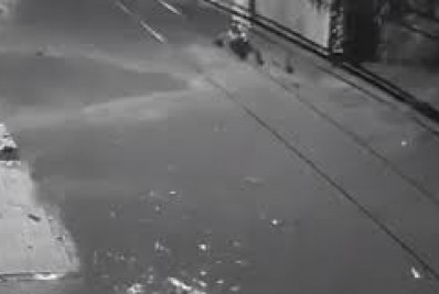 Chuva atrapalha trânsito e causa alagamentos em ruas da cidade