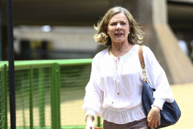 Gleisi Hoffmann relaciona o uso de ivermectina com surto de sarna em Balneário Camboriú