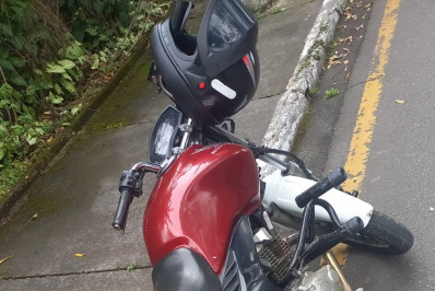 Patrulha Escolar flagra adolescente e jovem sem CNH conduzindo motos