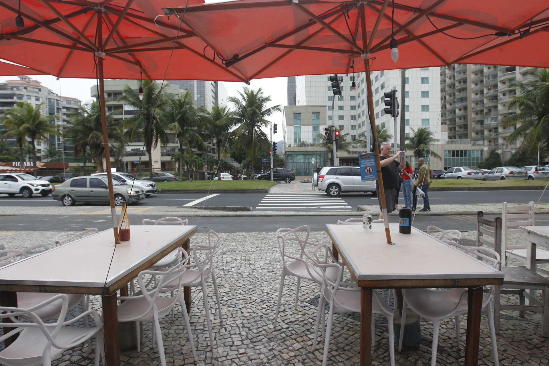 Mais de 30 tiros foram disparados contra médicos mortos em um quiosque na Barra da Tijuca, na Zona Oeste, na madrugada desta quinta-feira (5).  - Reginaldo Pimenta / Agencia O Dia