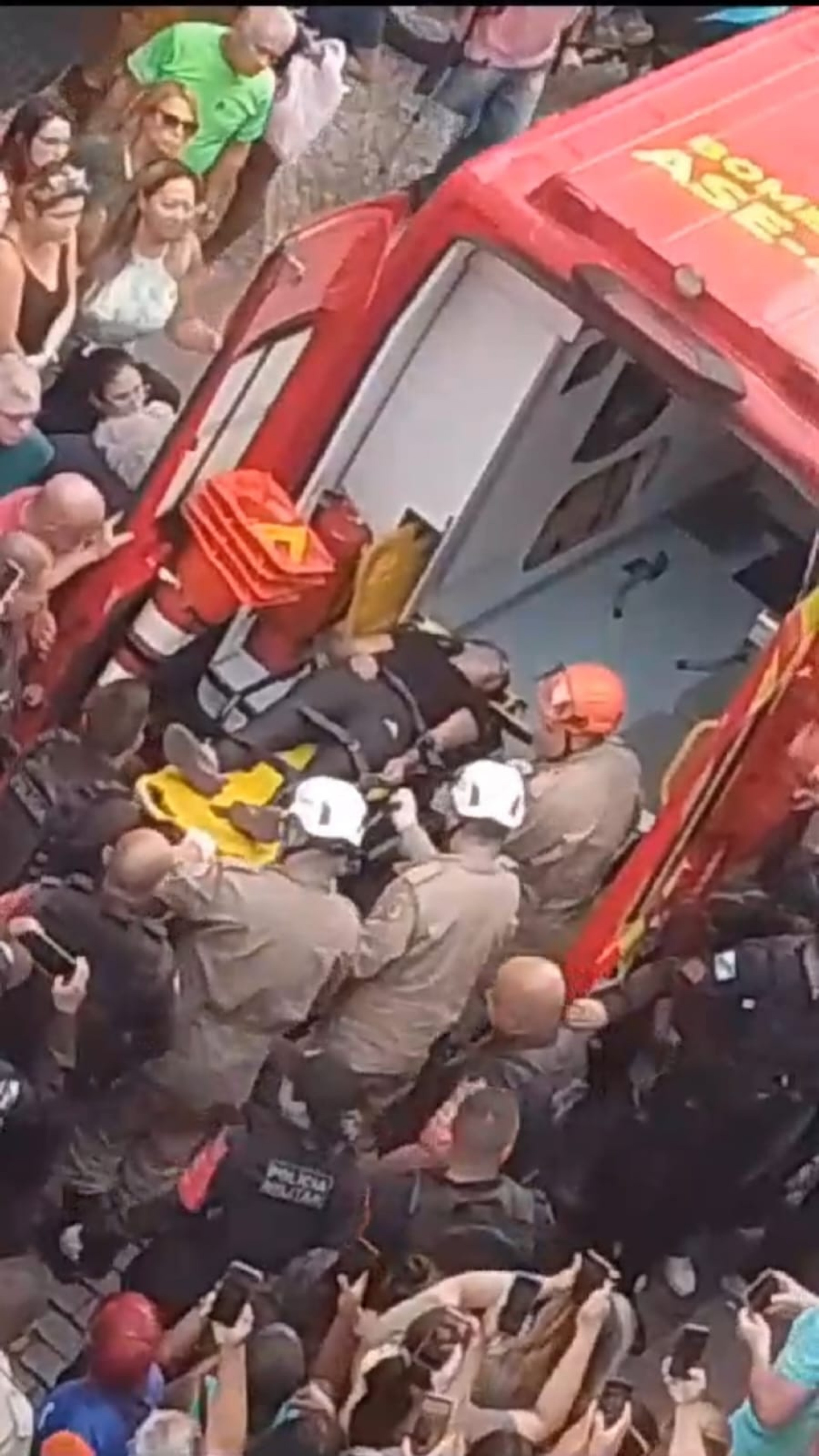 Mulher morta pelo ex-marido no centro de Angra em plena luz do dia