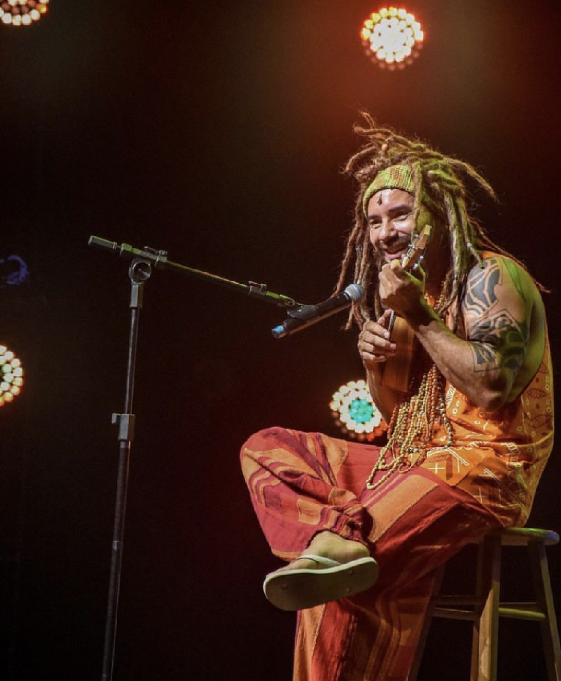 Mustafary, um dos personagens interpretados por Marco Luque em 'Dilatados' - Reprodução / Instagram