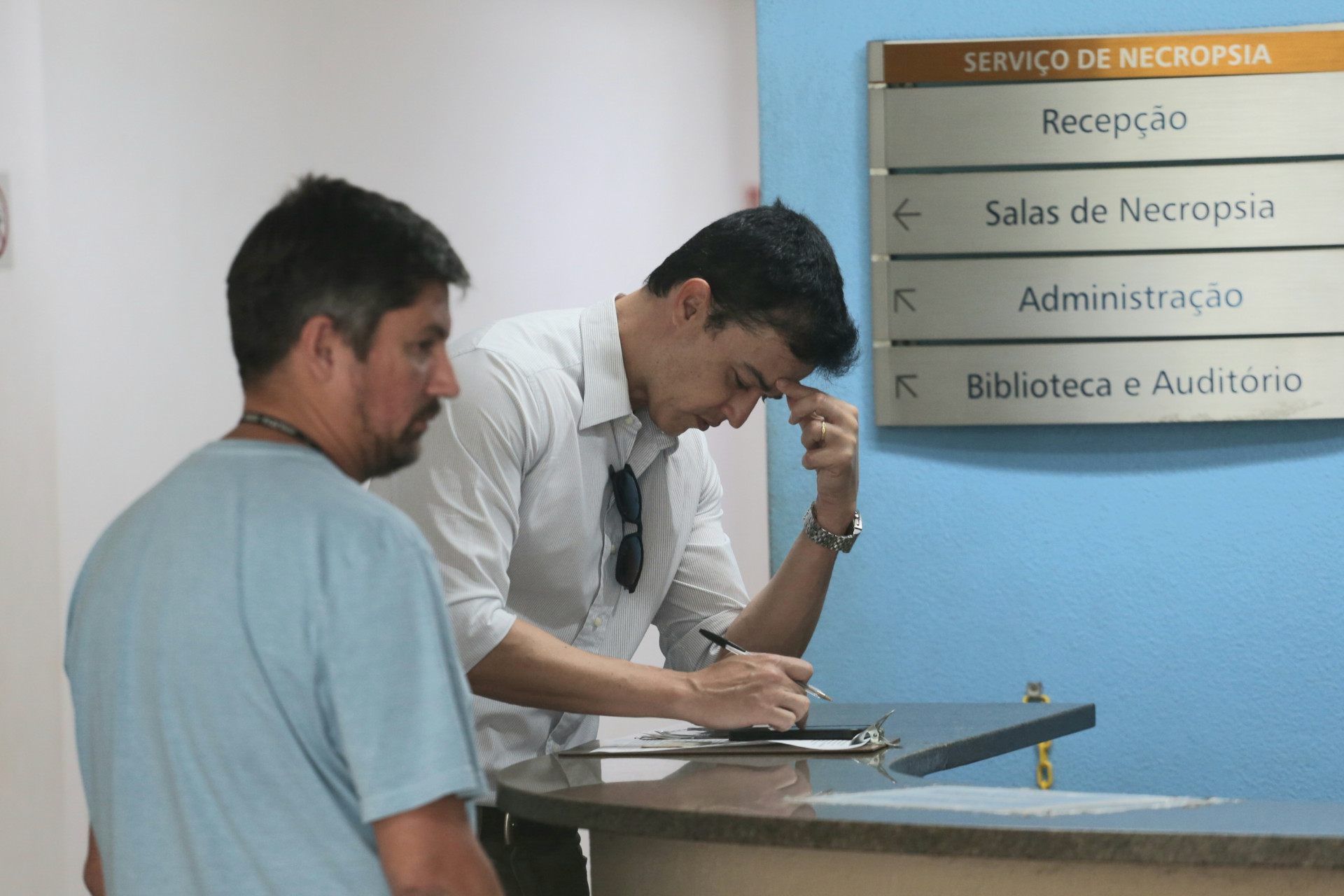 M&eacute;dicos mortos a tiros em quiosque na Barra da Tijuca. Na foto, Hugo Dantas, cunhado de Perseu de Almeida - Cl&eacute;ber Mendes/Ag&ecirc;ncia O Dia