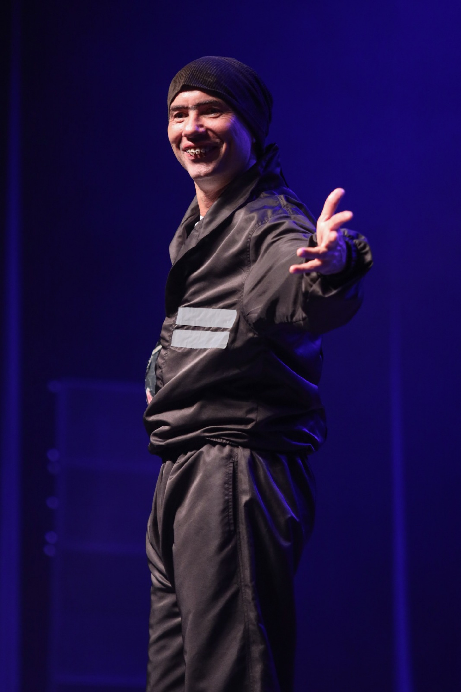 O motoqueiro Jackson Faive, um dos personagens do espetáculo 'Dilatados' - Lucas Ramos