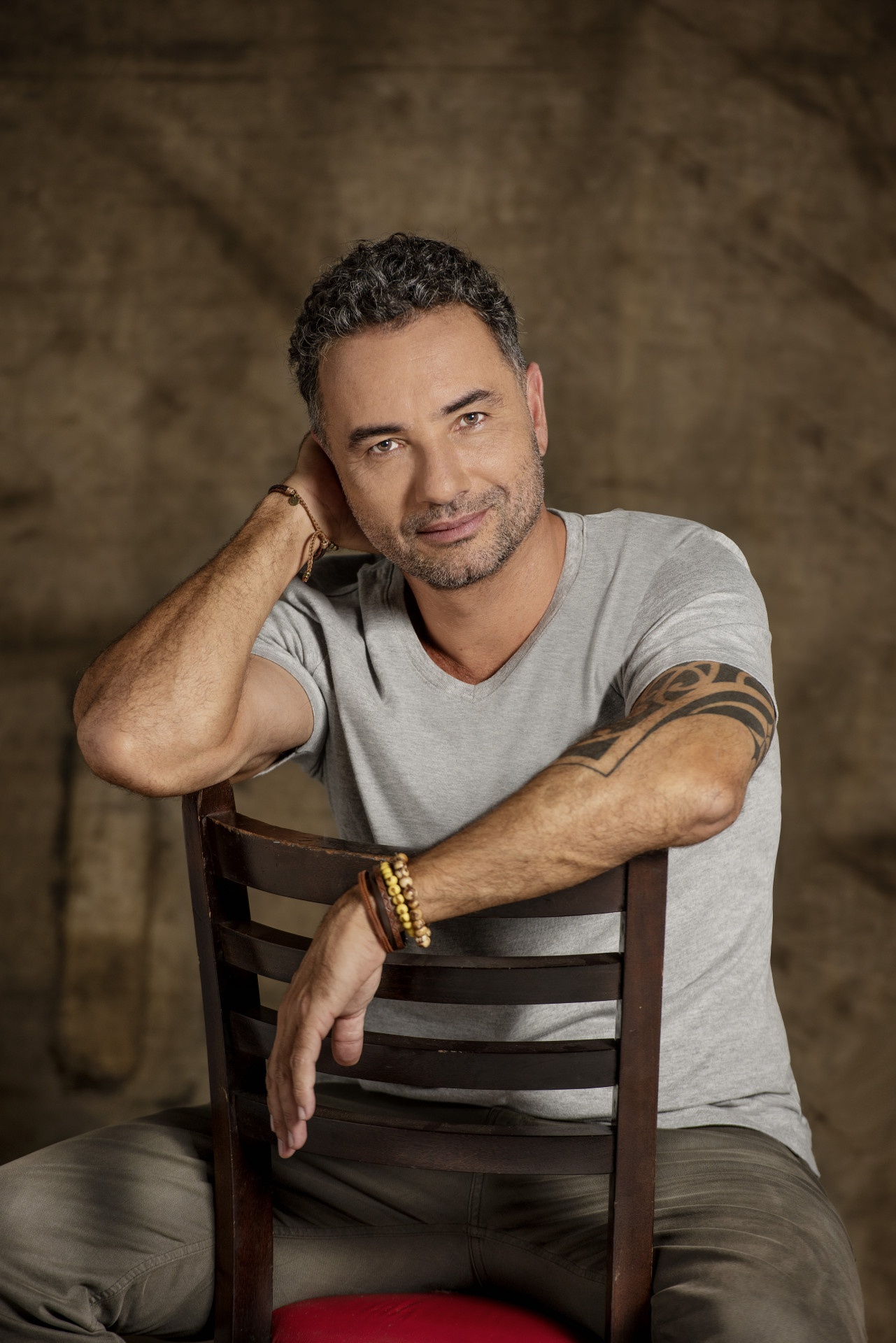 Marco Luque dá início à internacionalização de sua carreira artística - Priscila Prade