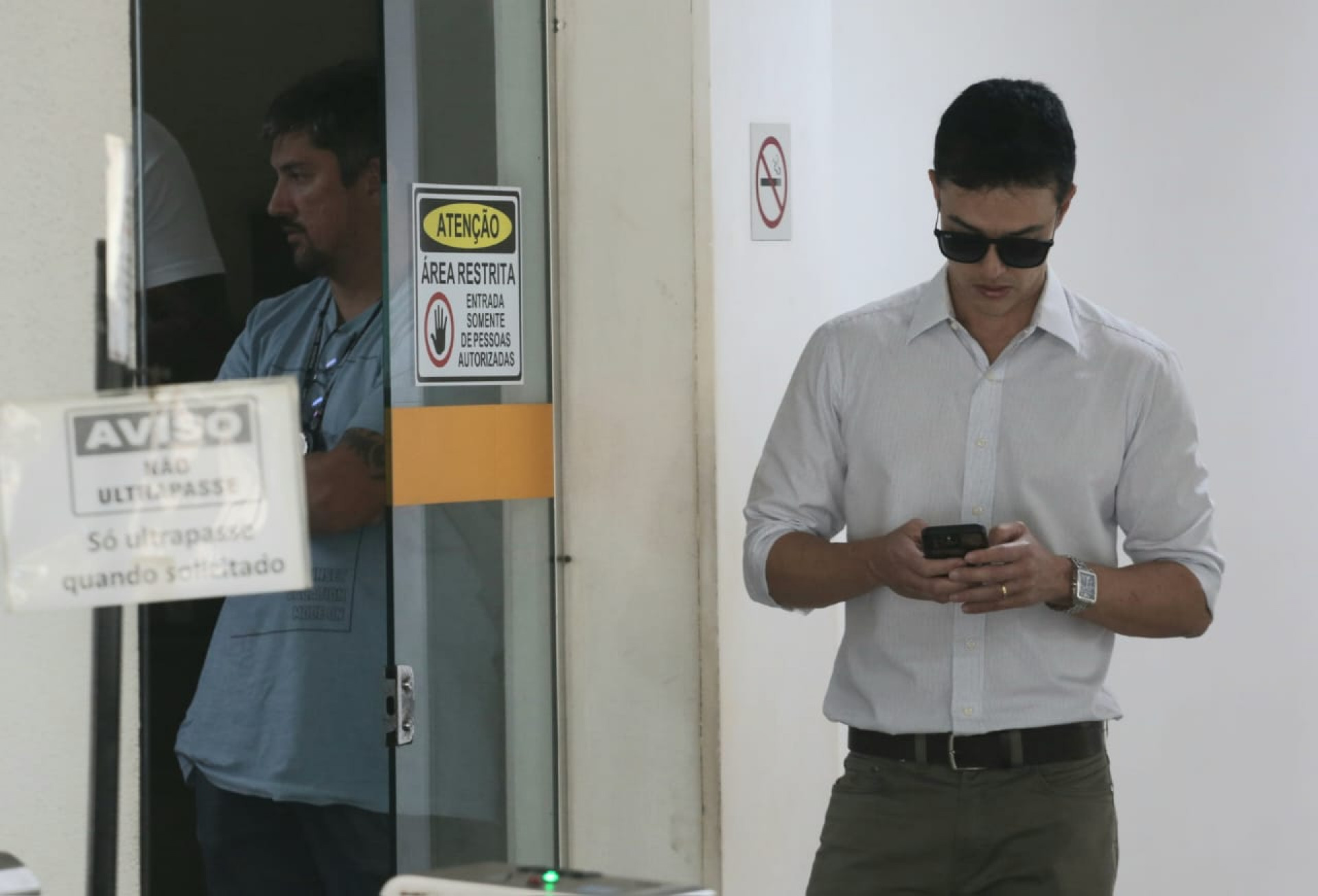 Hugo Dantas, cunhado de Perseu Almeida, foi ao IML para realizar a liberação do corpo