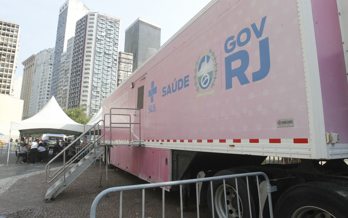 Mamógrafo Móvel realizando atendimento no Largo da Carioca, nesta sexta-feira (06).