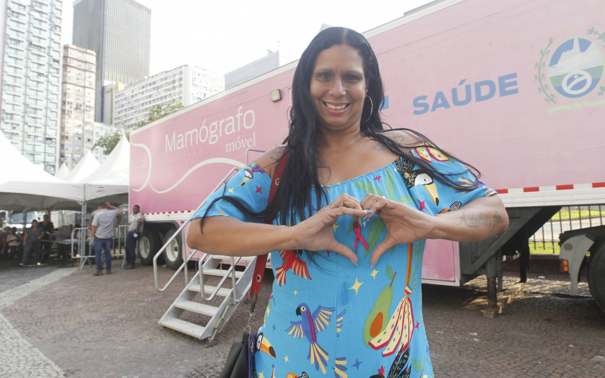 Mamógrafo Móvel realizando atendimento no Largo da Carioca, nesta sexta-feira (06). Na foto, Adriana Regina Eduardo Alves.