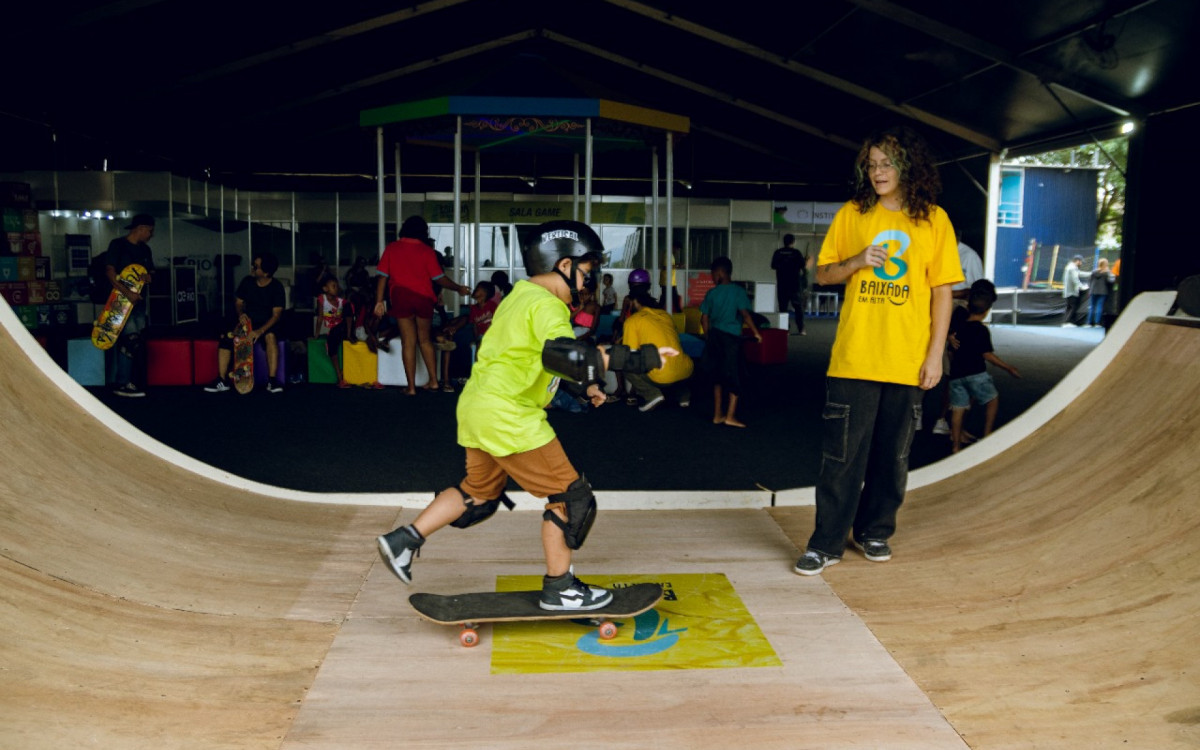 O público pode aproveitar as aulas de skate