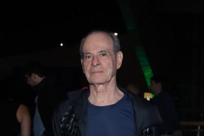 Ney Matogrosso e mais famosos prestigiam estreia de peça no Rio