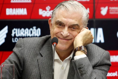 Petraglia volta ao comando do Athletico-PR e foca na transformação em SAF